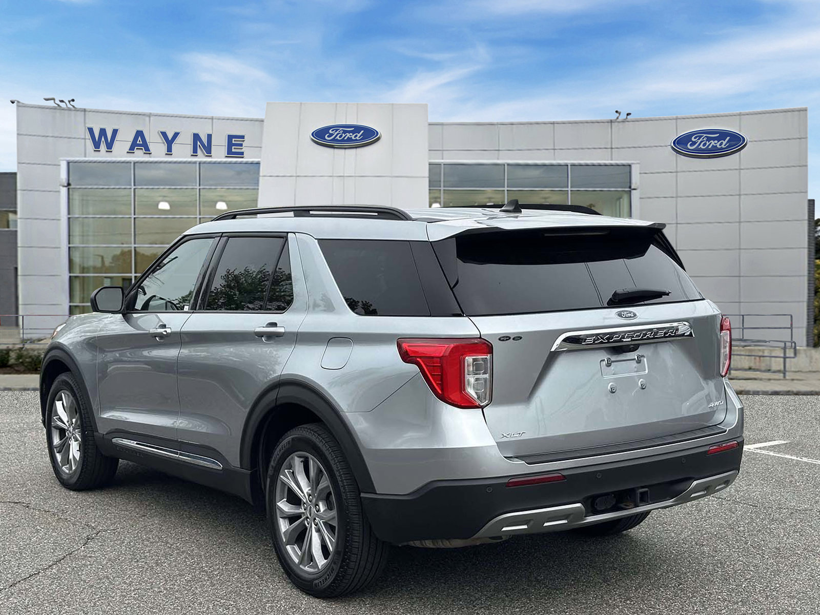 Certified 2023 Ford Explorer XLT w/ Equipment Group 202A AWD/4WD image 4