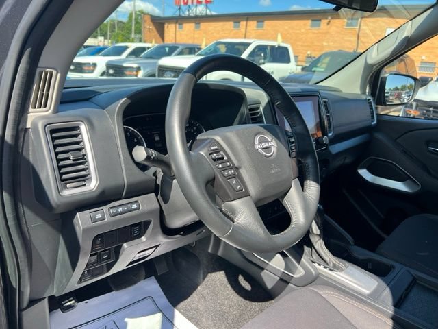 Used 2022 Nissan Frontier SV AWD/4WD image 7