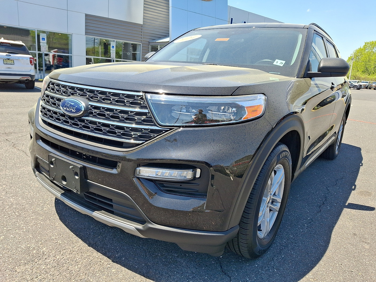 Certified 2024 Ford Explorer XLT w/ Equipment Group 202A AWD/4WD image 4