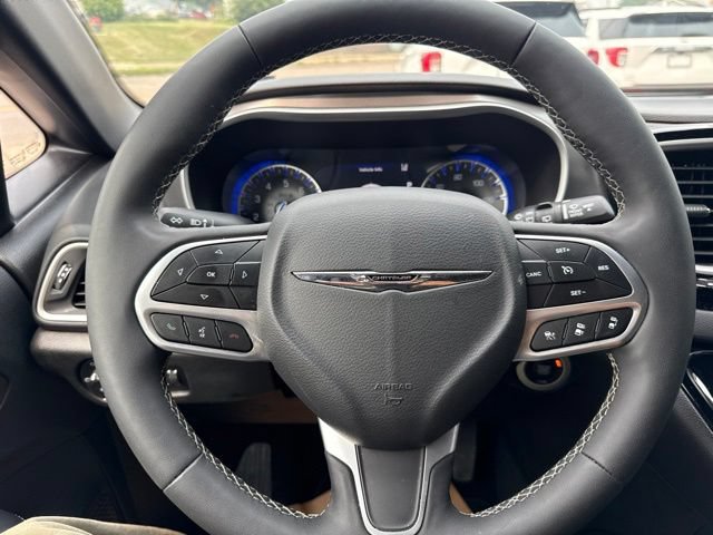 Used 2025 Chrysler Pacifica Select FWD image 19