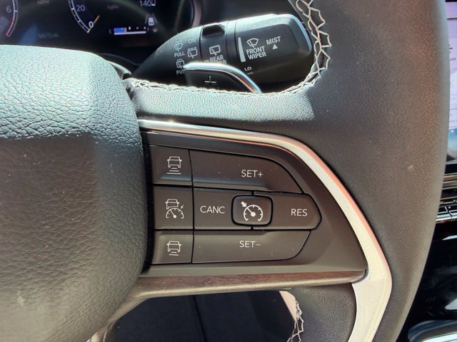 Used 2023 Jeep Grand Cherokee Limited w/ Trailer Tow Prep Group (B) AWD/4WD image 10