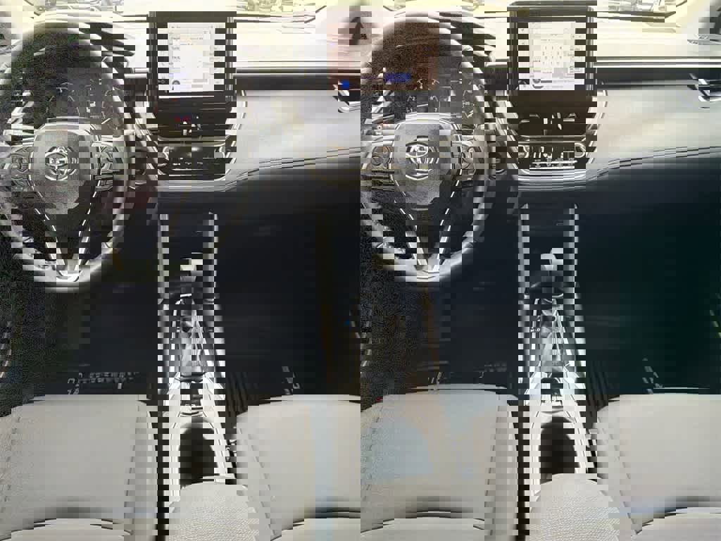 Used 2024 Toyota Corolla Cross LE image 18