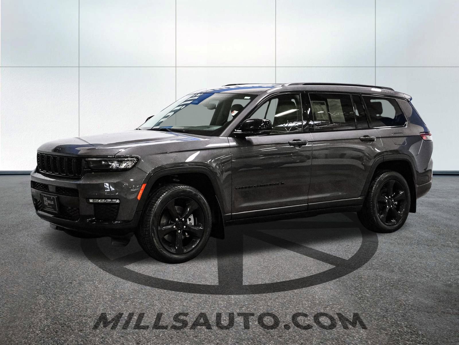 Used 2023 Jeep Grand Cherokee L Limited w/ Black Appearance Package AWD/4WD image 2