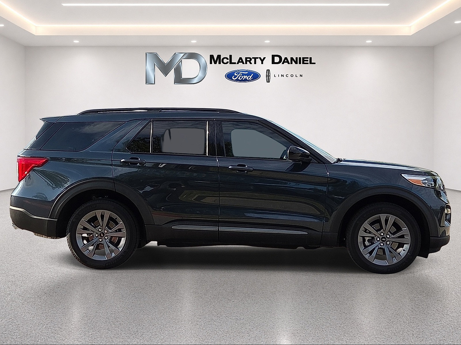 Certified 2023 Ford Explorer XLT w/ Equipment Group 202A AWD/4WD image 6