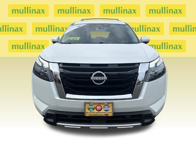 Used 2025 Nissan Pathfinder Platinum w/ Cargo Package image 16