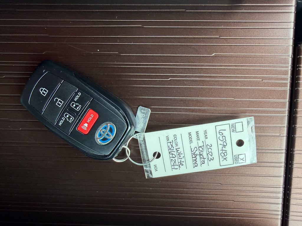 Used 2023 Toyota Sienna LE w/ LE Plus Package FWD image 35