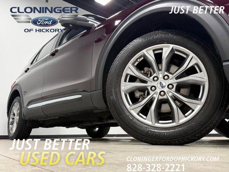 Certified 2022 Ford Explorer XLT w/ Equipment Group 202A image 3