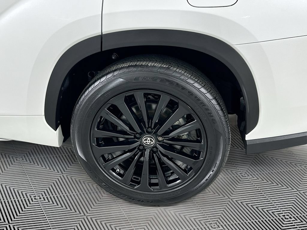 Used 2023 Toyota Highlander XSE FWD image 29