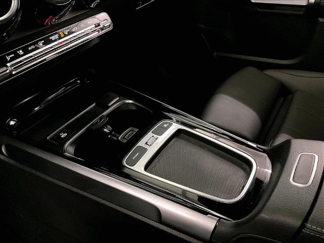 Used 2026 Mercedes-Benz GLB 250 4MATIC image 16