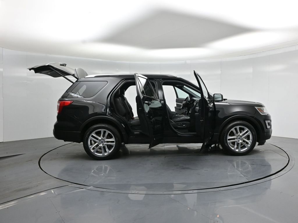 Certified 2017 Ford Explorer XLT w/ Equipment Group 202A image 5