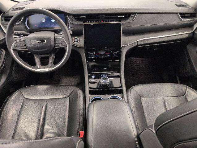 Used 2023 Jeep Grand Cherokee Limited w/ Black Appearance Package AWD/4WD image 7