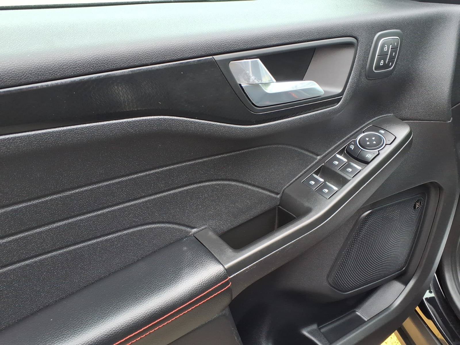 Certified 2022 Ford Escape SEL w/ SEL Stealth AWD Package image 11