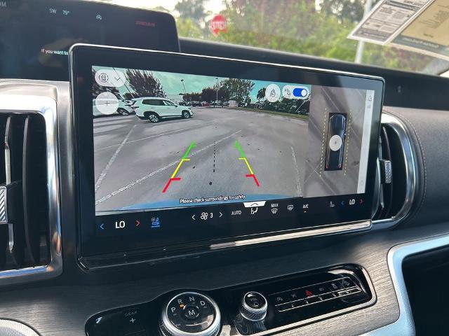 Certified 2025 Ford Expedition Platinum w/ Driver's Package image 32