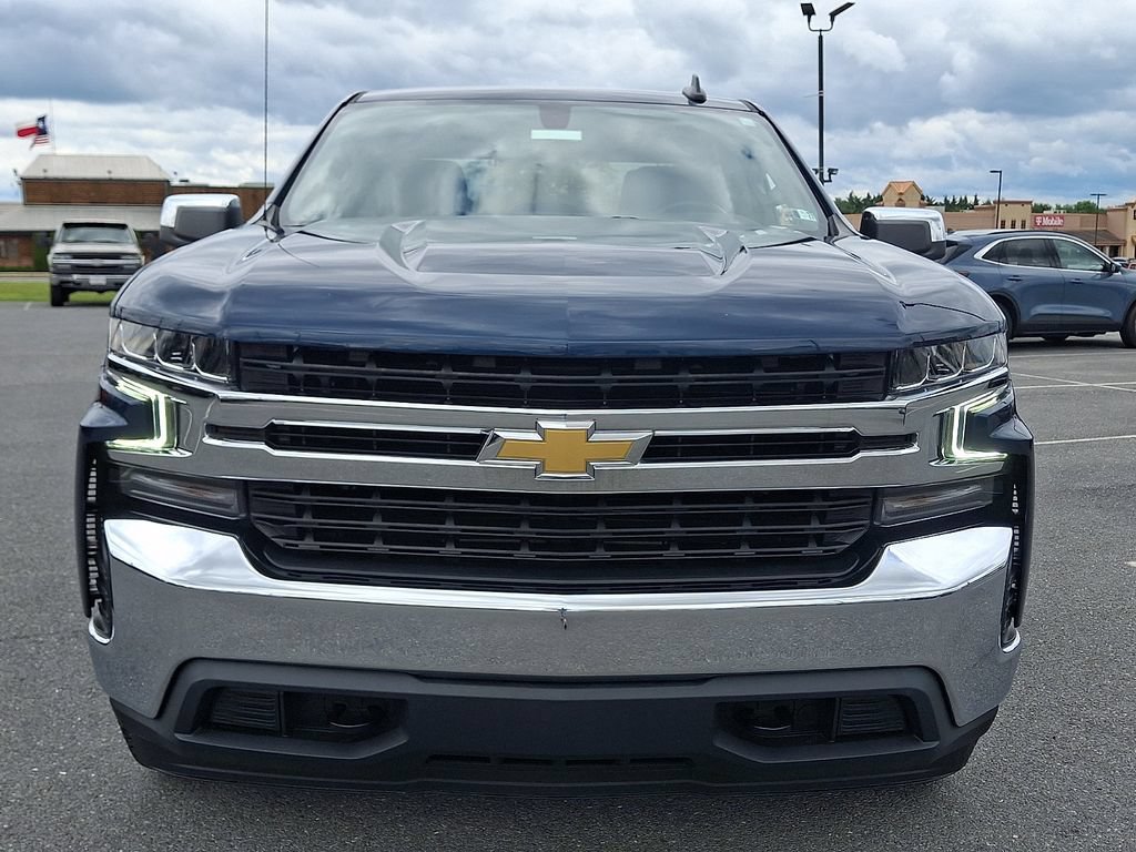 Used 2022 Chevrolet Silverado 1500 LT AWD/4WD image 2