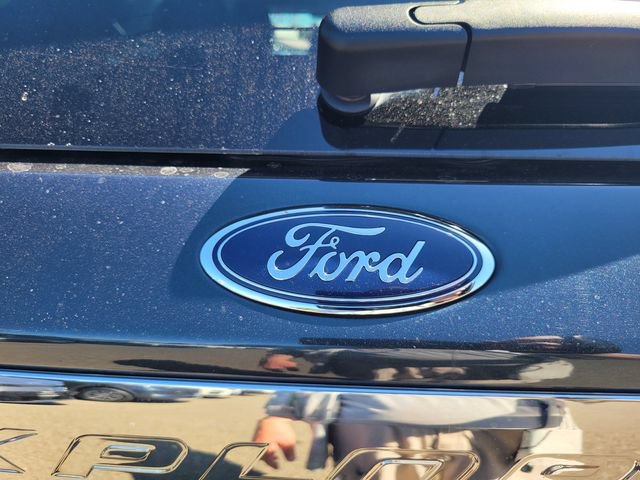 Certified 2023 Ford Explorer XLT w/ Equipment Group 202A AWD/4WD image 7