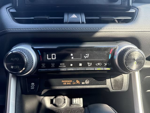 Used 2019 Toyota RAV4 LE w/ Carpet Mat Package AWD/4WD image 17