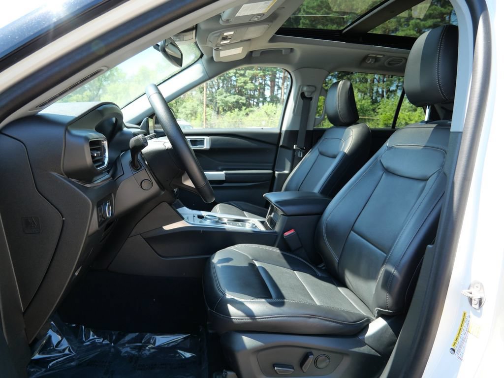 Certified 2023 Ford Explorer Limited w/ Equipment Group 301A AWD/4WD image 19