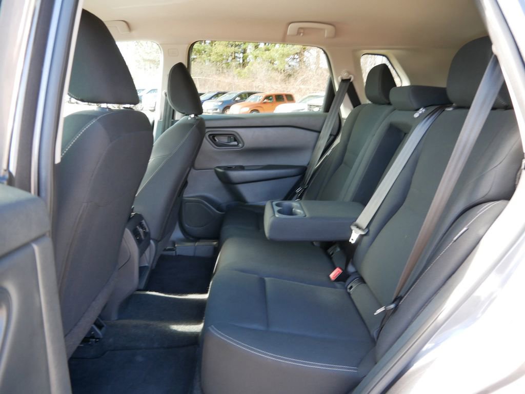 Used 2024 Nissan Rogue S FWD image 11