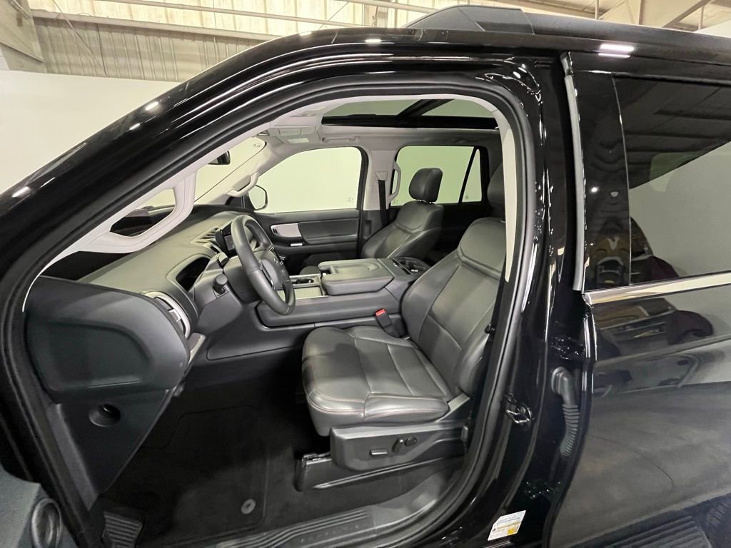 Certified 2025 Ford Expedition Active AWD/4WD image 19