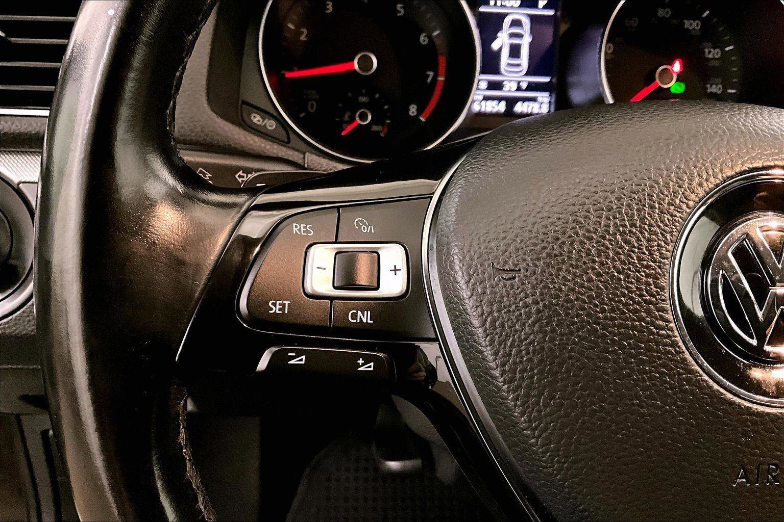 Used 2017 Volkswagen Passat 1.8T R-Line image 17