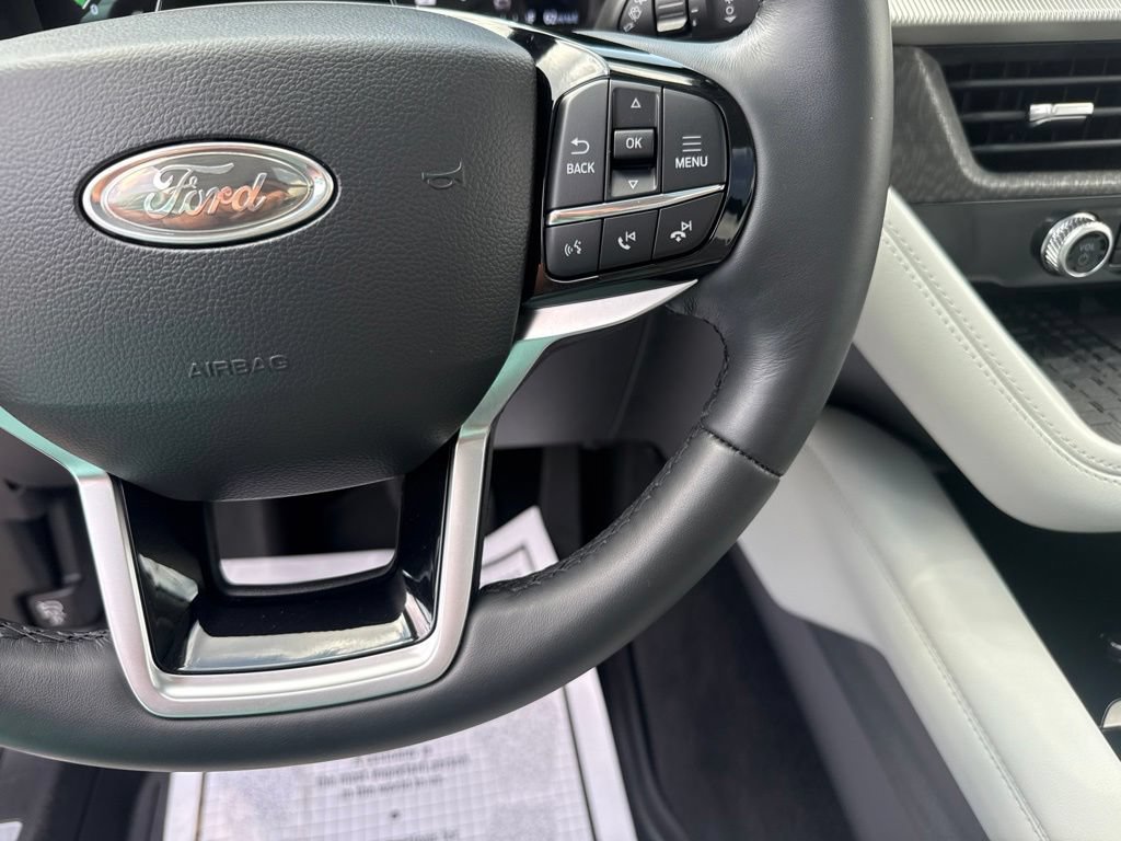 Certified 2025 Ford Explorer Platinum w/ Ultimate Package AWD/4WD image 18