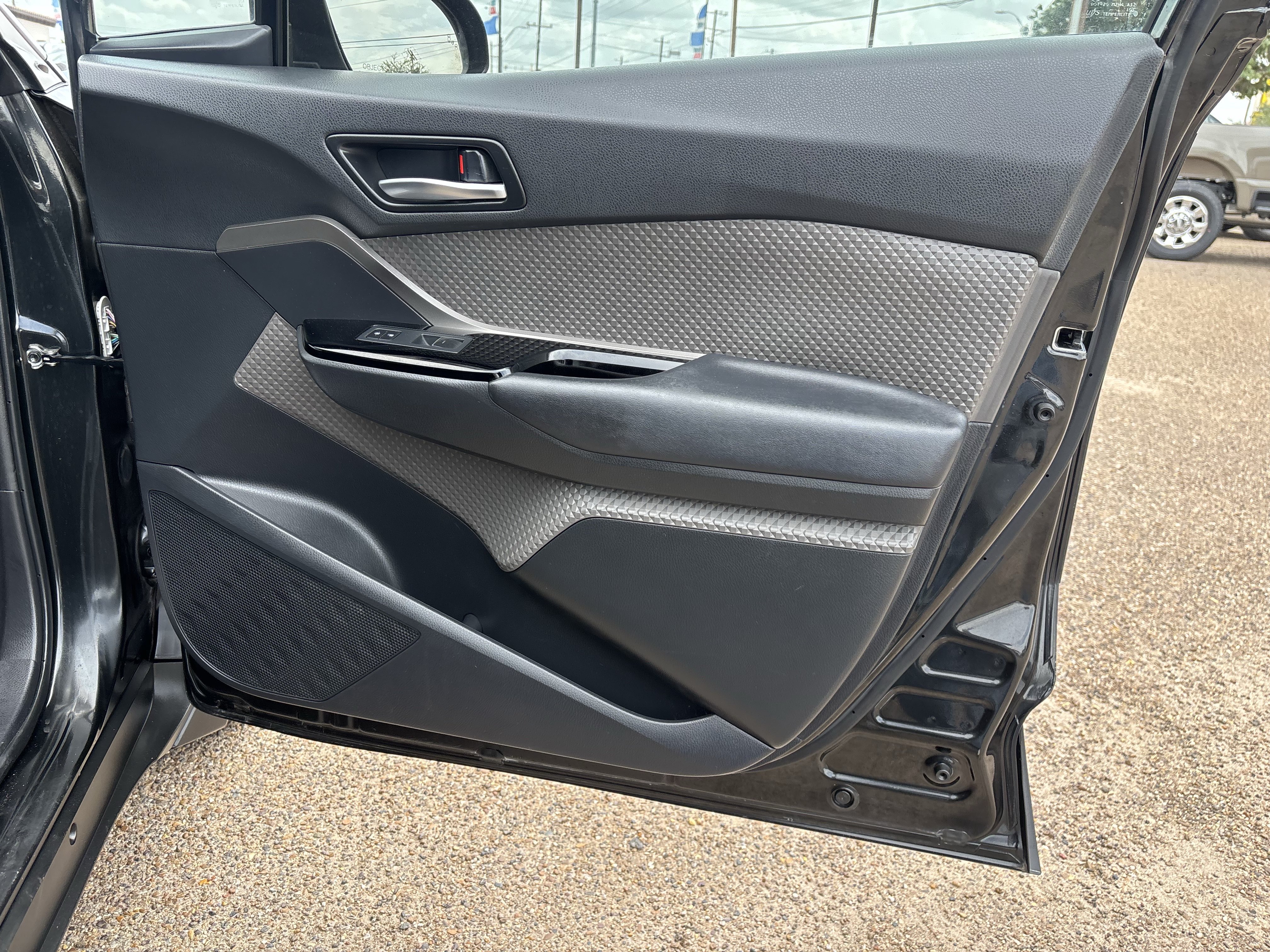 Used 2021 Toyota C-HR Limited FWD image 23