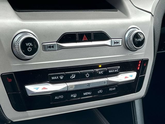 Certified 2023 Ford Explorer XLT RWD image 31