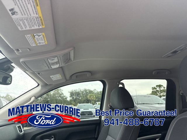 Used 2020 Nissan Titan SV w/ SV Convenience Package RWD image 11