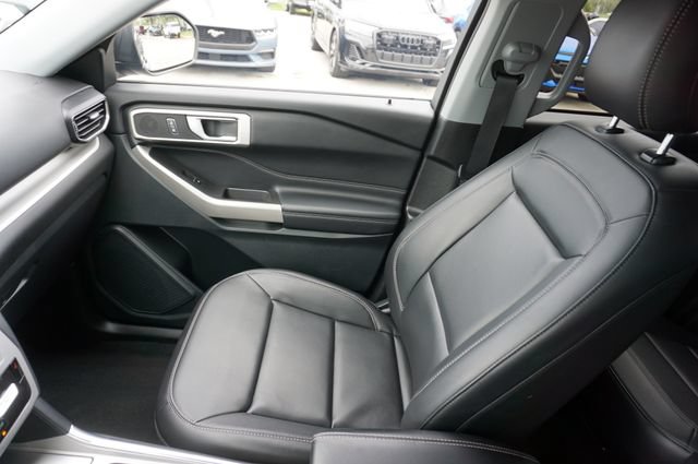 Certified 2023 Ford Explorer XLT w/ Equipment Group 202A RWD image 31