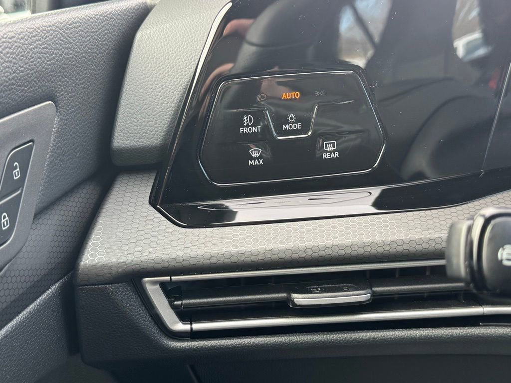 Used 2024 Volkswagen GTI SE w/ SE Leather Seats Package image 19