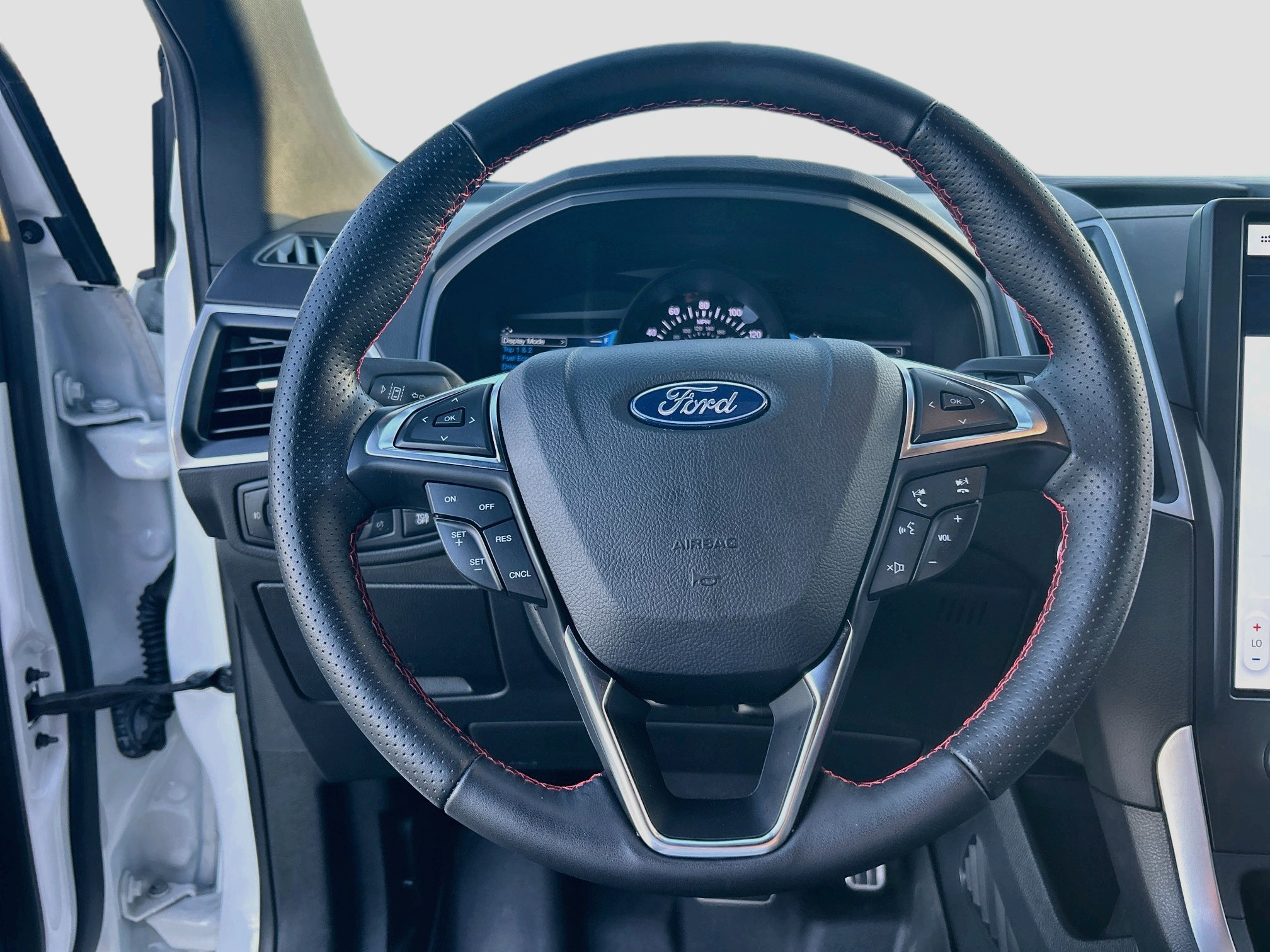 Certified 2022 Ford Edge ST-Line AWD/4WD image 11