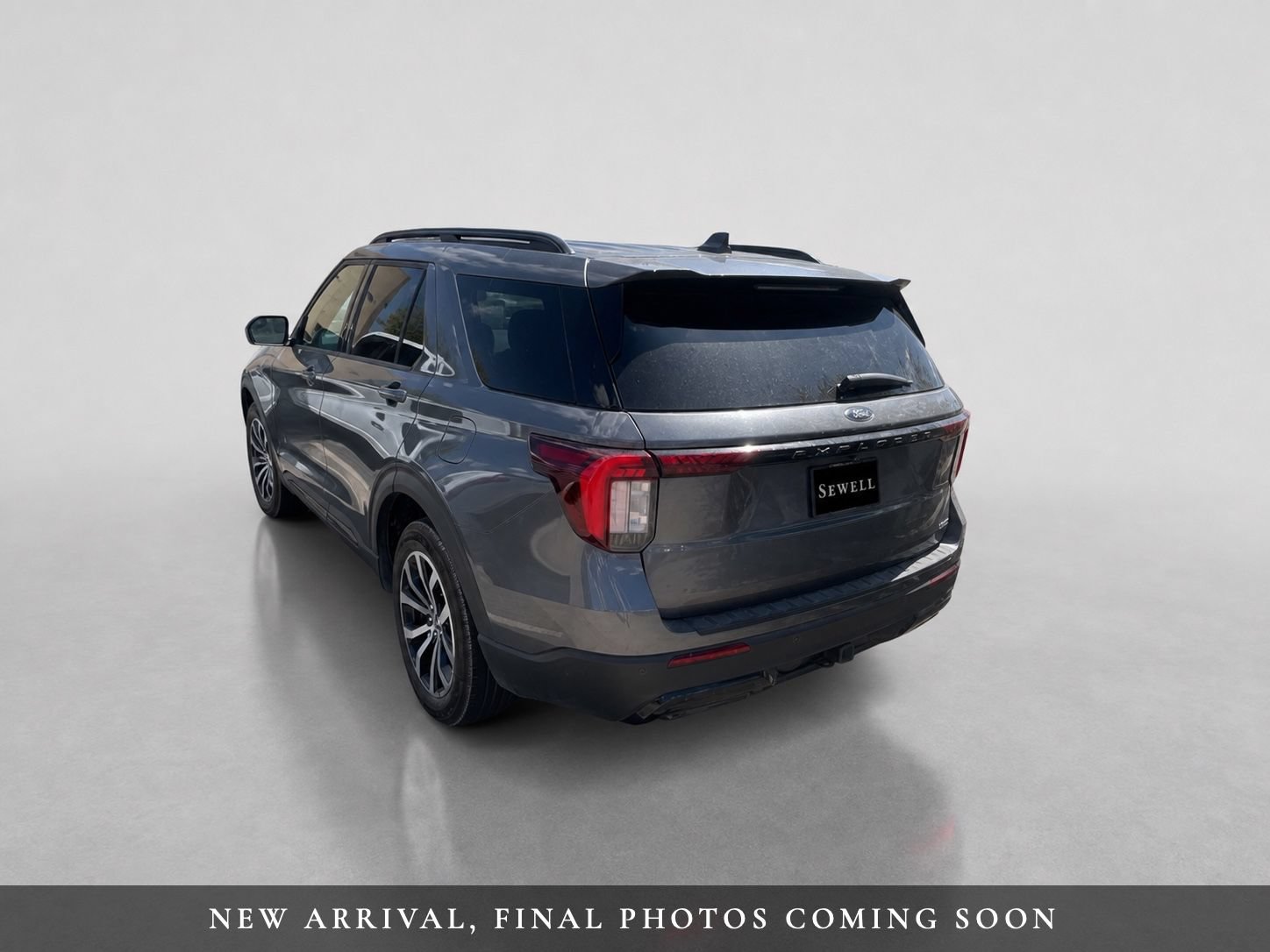 Certified 2025 Ford Explorer ST-Line w/ Premium Package RWD image 4