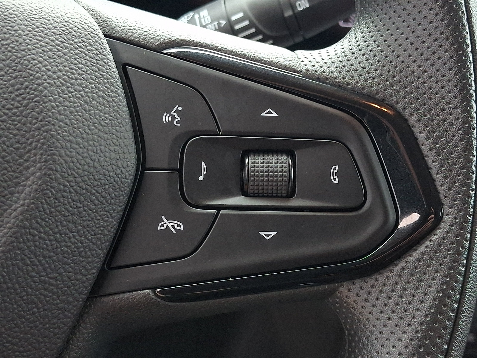 Used 2024 Chevrolet TrailBlazer LS w/ LS Convenience Package FWD image 24