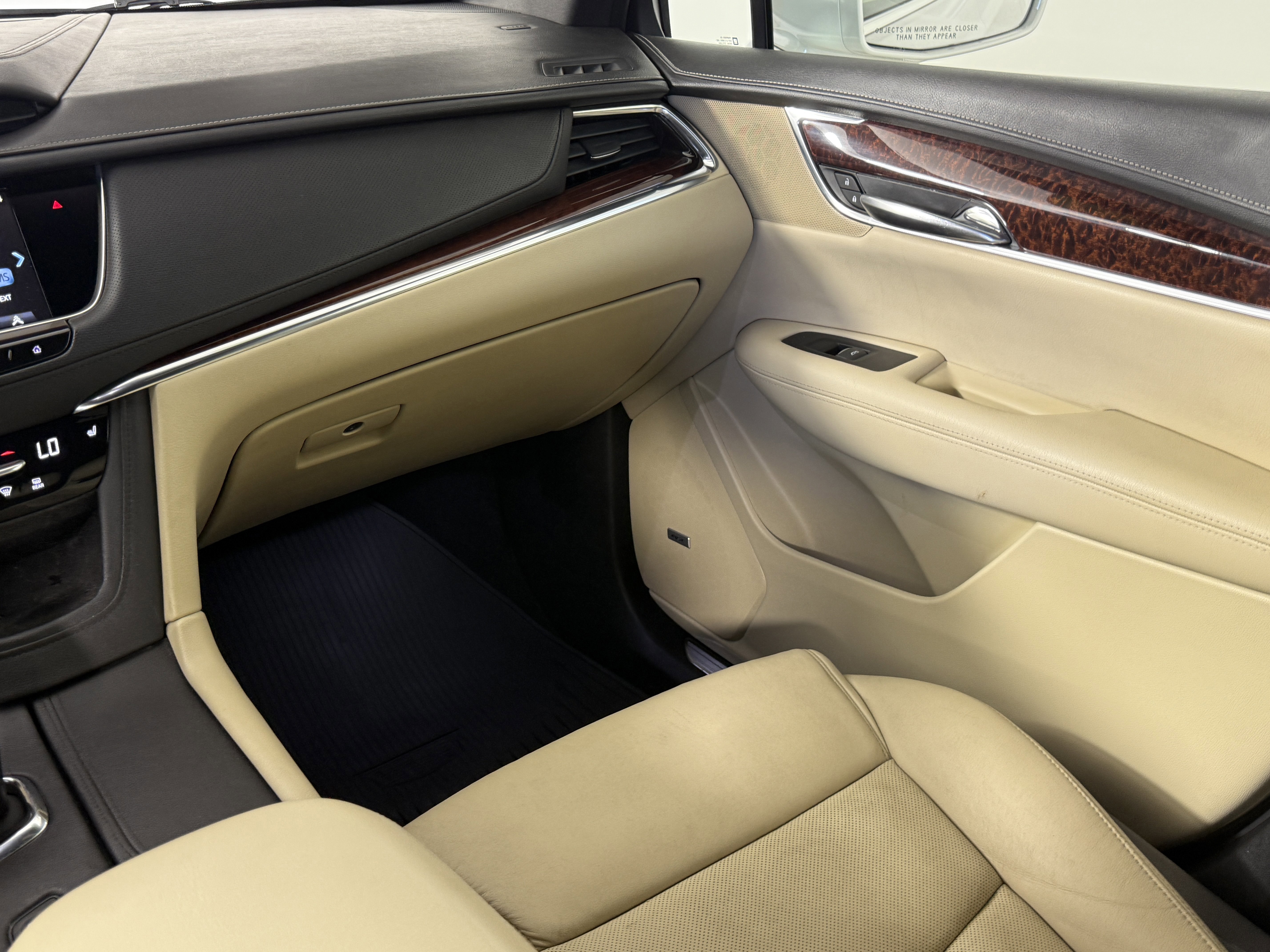 Used 2018 Cadillac XT5 Luxury w/ Driver Awareness Package image 14