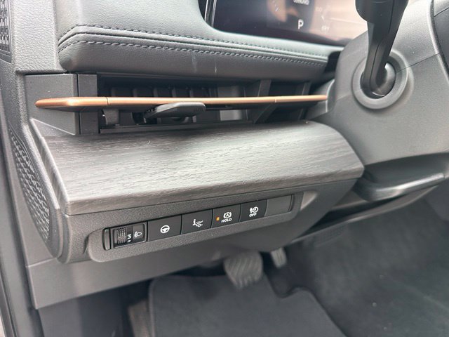Used 2024 Nissan Ariya AWD image 20