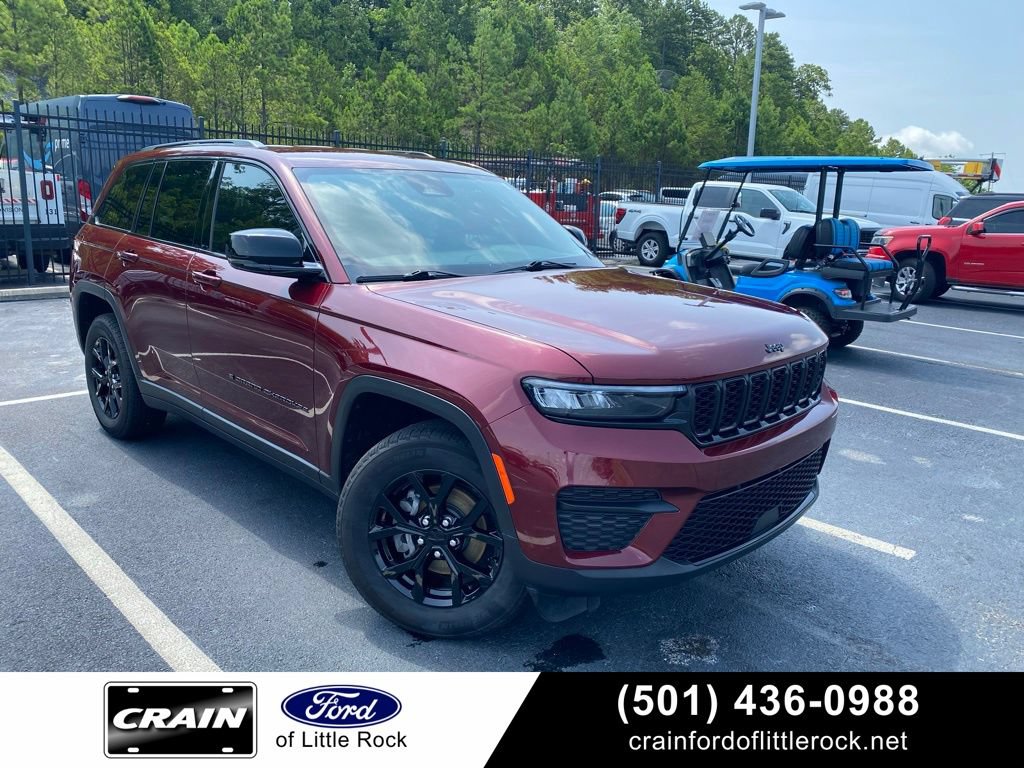 Used 2025 Jeep Grand Cherokee Altitude AWD/4WD image 1
