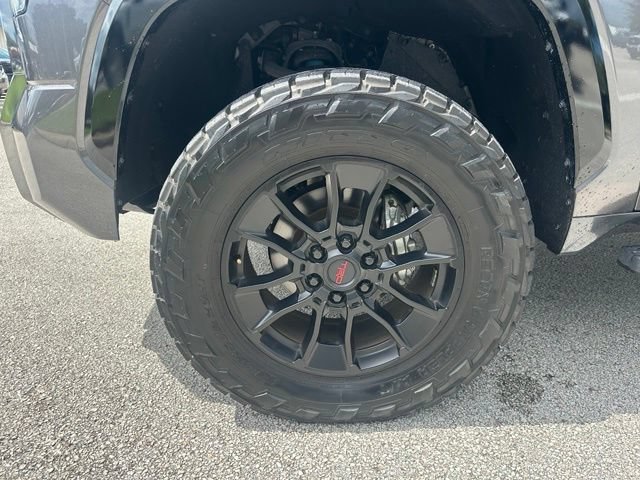Used 2025 Toyota Tundra Platinum w/ TRD Off-Road Package AWD/4WD image 36