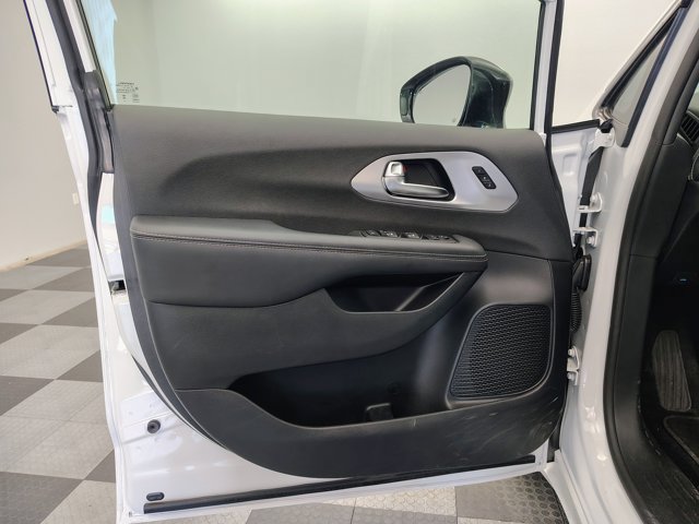 Used 2026 Chrysler Pacifica Limited w/ S Appearance Package FWD image 10