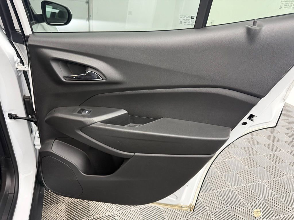 Used 2025 Chevrolet Trax LT w/ Driver Confidence Package image 29