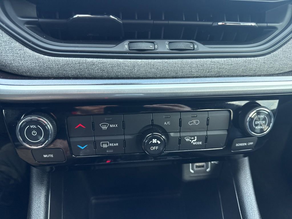 Used 2023 Jeep Compass Latitude image 21