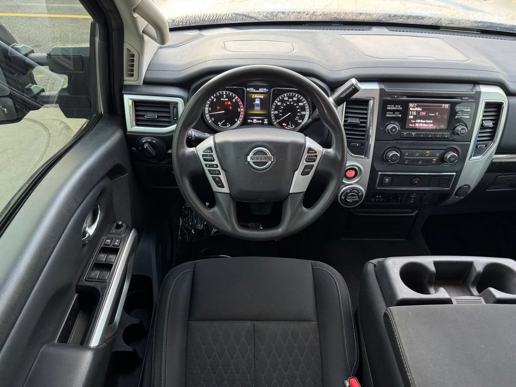 Used 2018 Nissan Titan SV AWD/4WD image 9