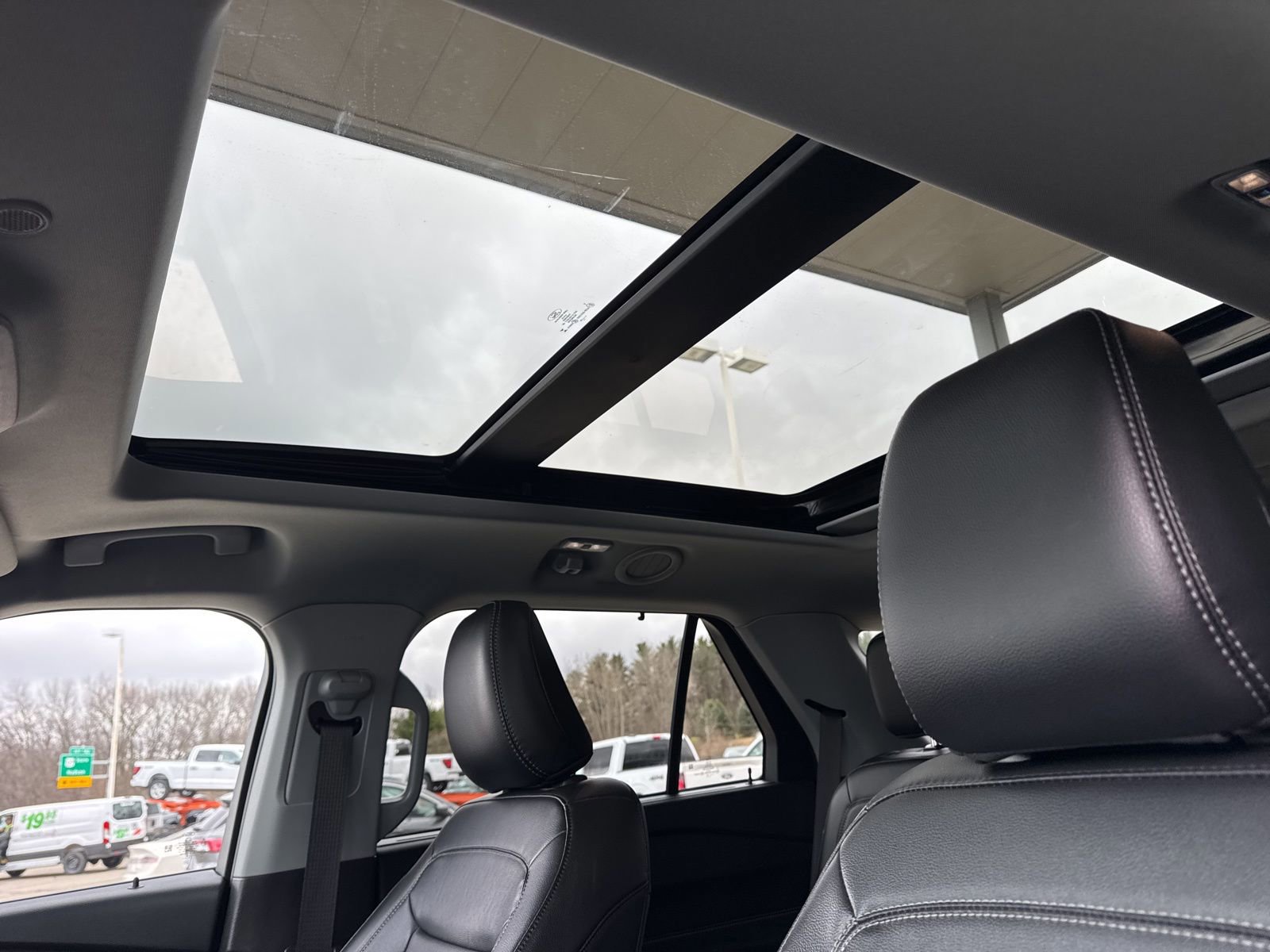 Certified 2024 Ford Explorer Limited w/ Limited Technology Package image 30