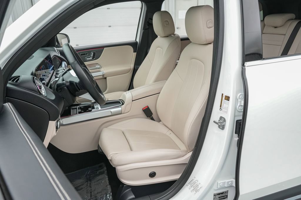 Used 2025 Mercedes-Benz GLB 250 4MATIC image 12