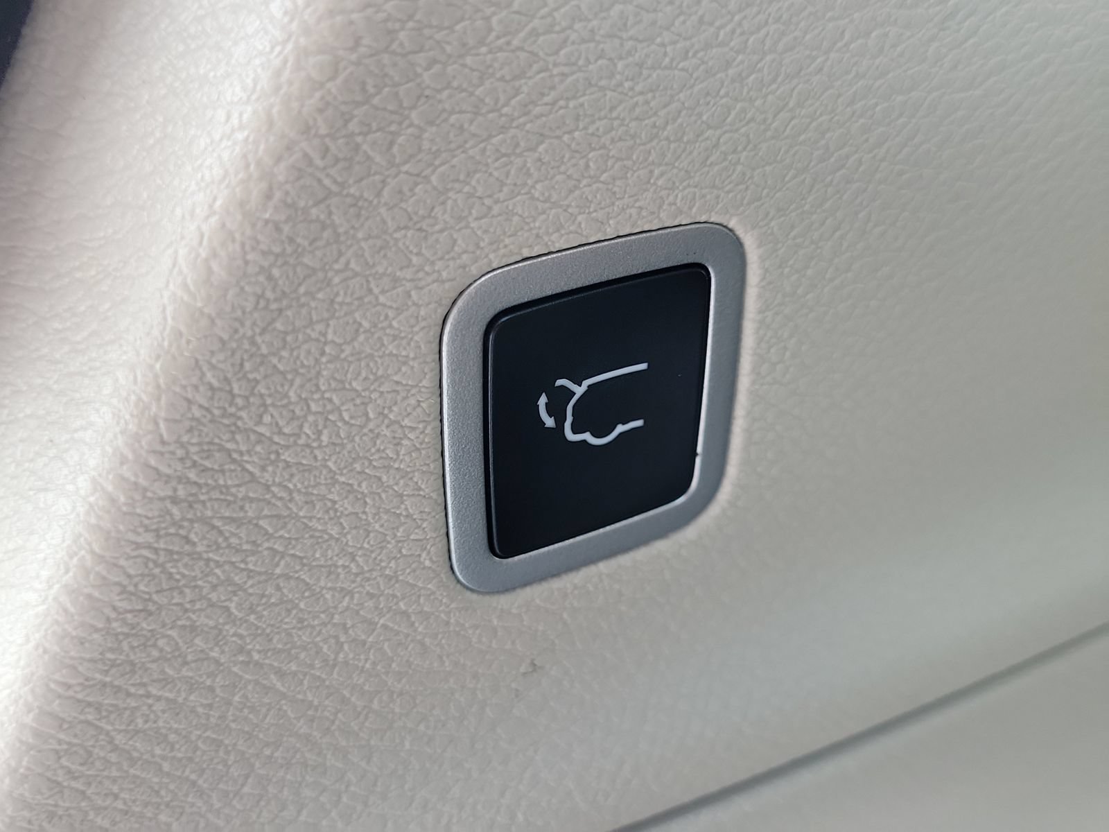 Used 2024 Chrysler Pacifica Touring-L FWD image 8