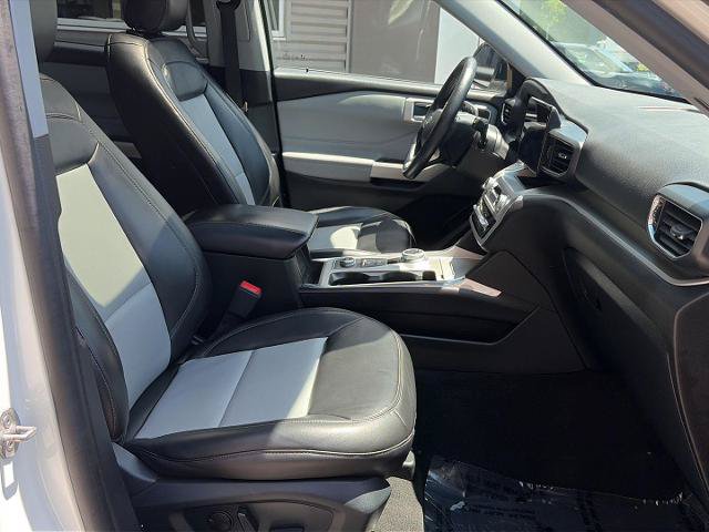 Certified 2022 Ford Explorer XLT w/ Equipment Group 202A AWD/4WD image 12