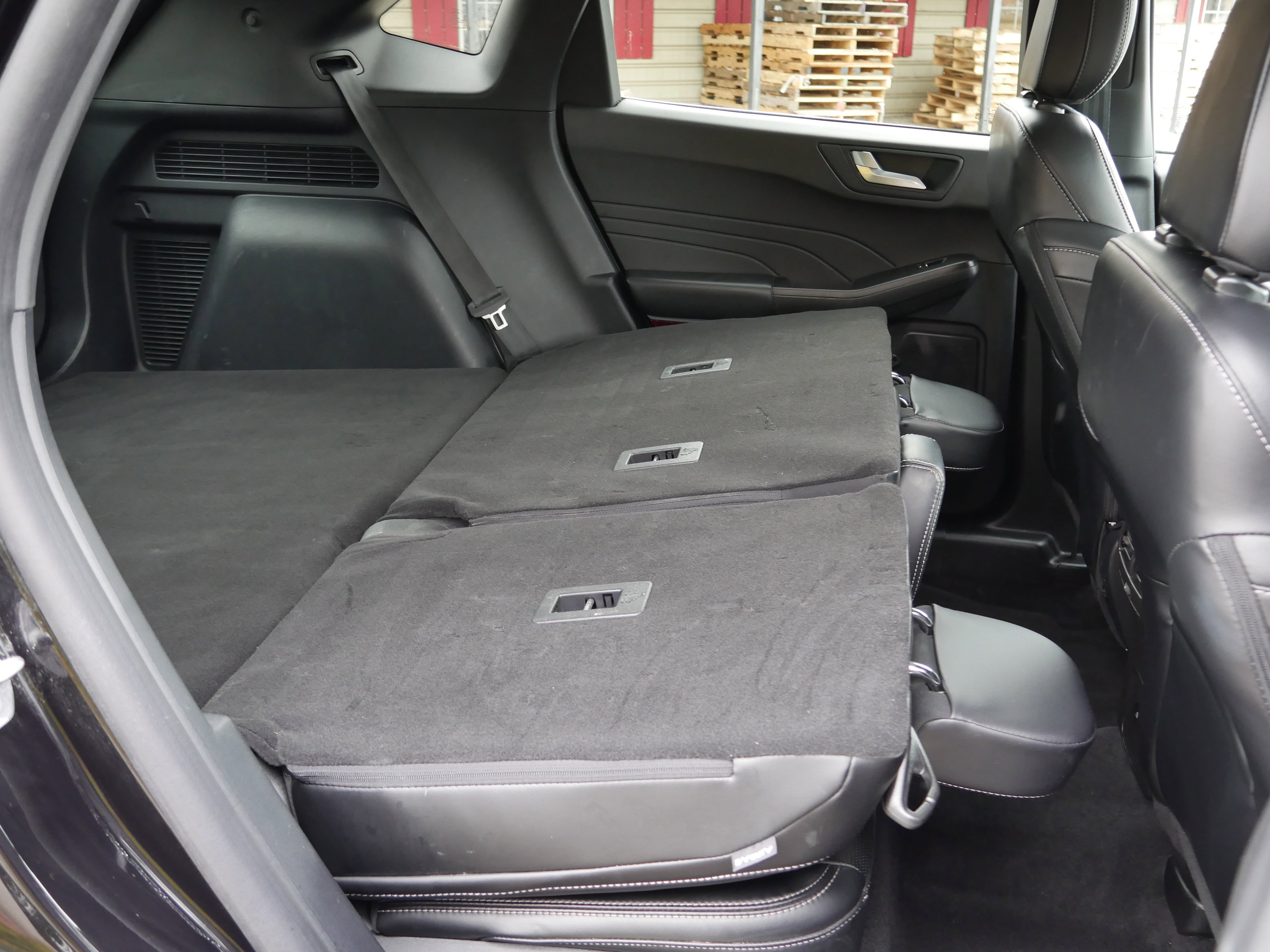 Certified 2025 Ford Escape Platinum AWD/4WD image 32