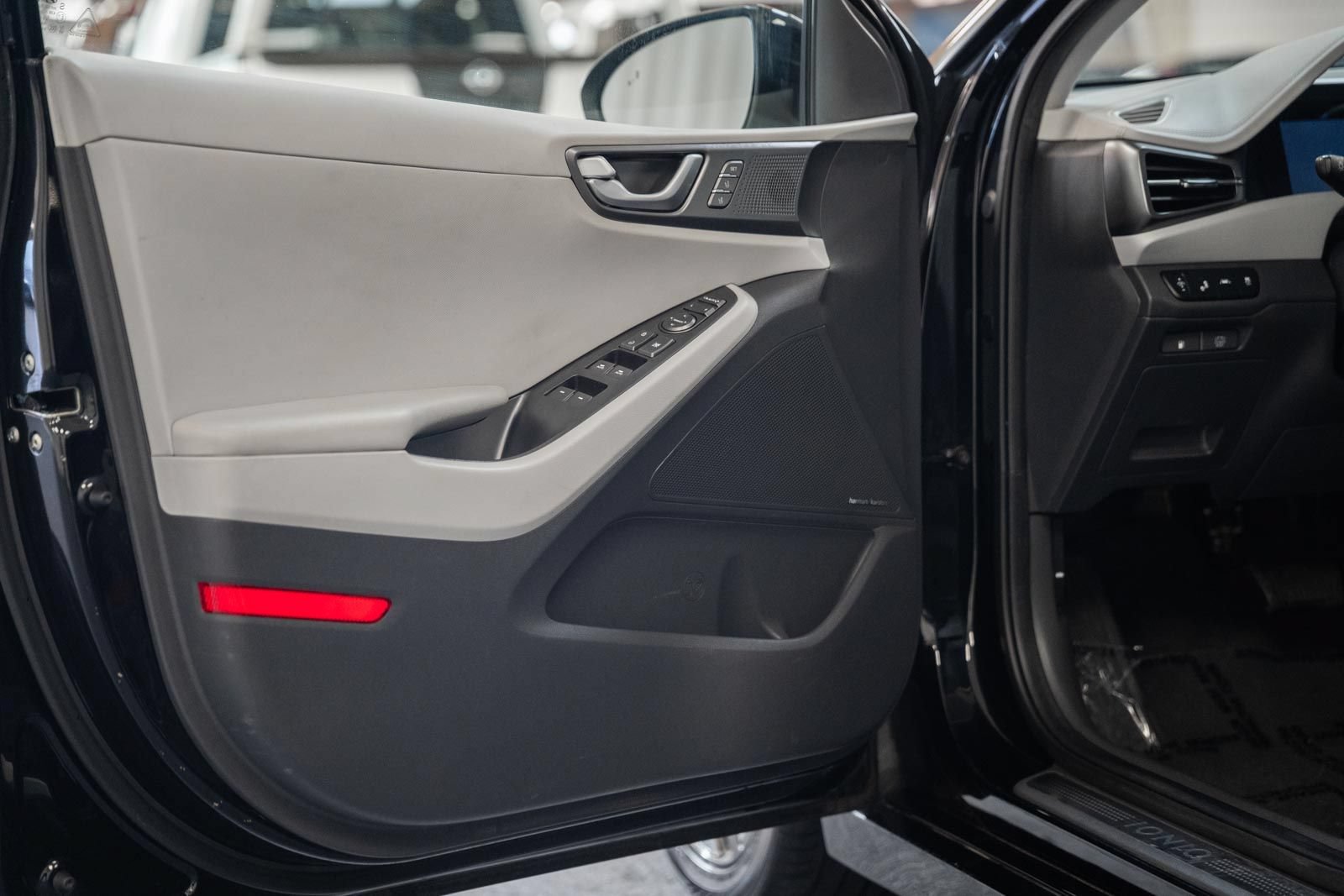 Used 2020 Hyundai Ioniq Limited FWD image 41