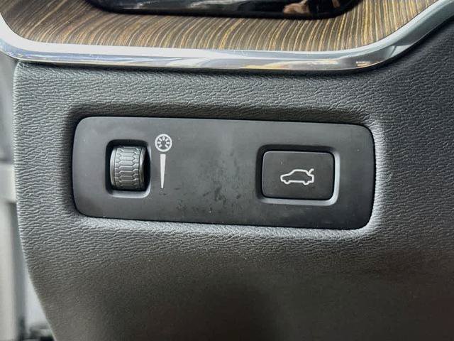 Used 2022 Volvo XC60 B5 Momentum w/ Advanced Package FWD image 25
