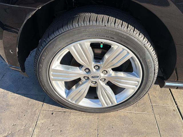 Certified 2024 Ford Expedition Platinum image 5