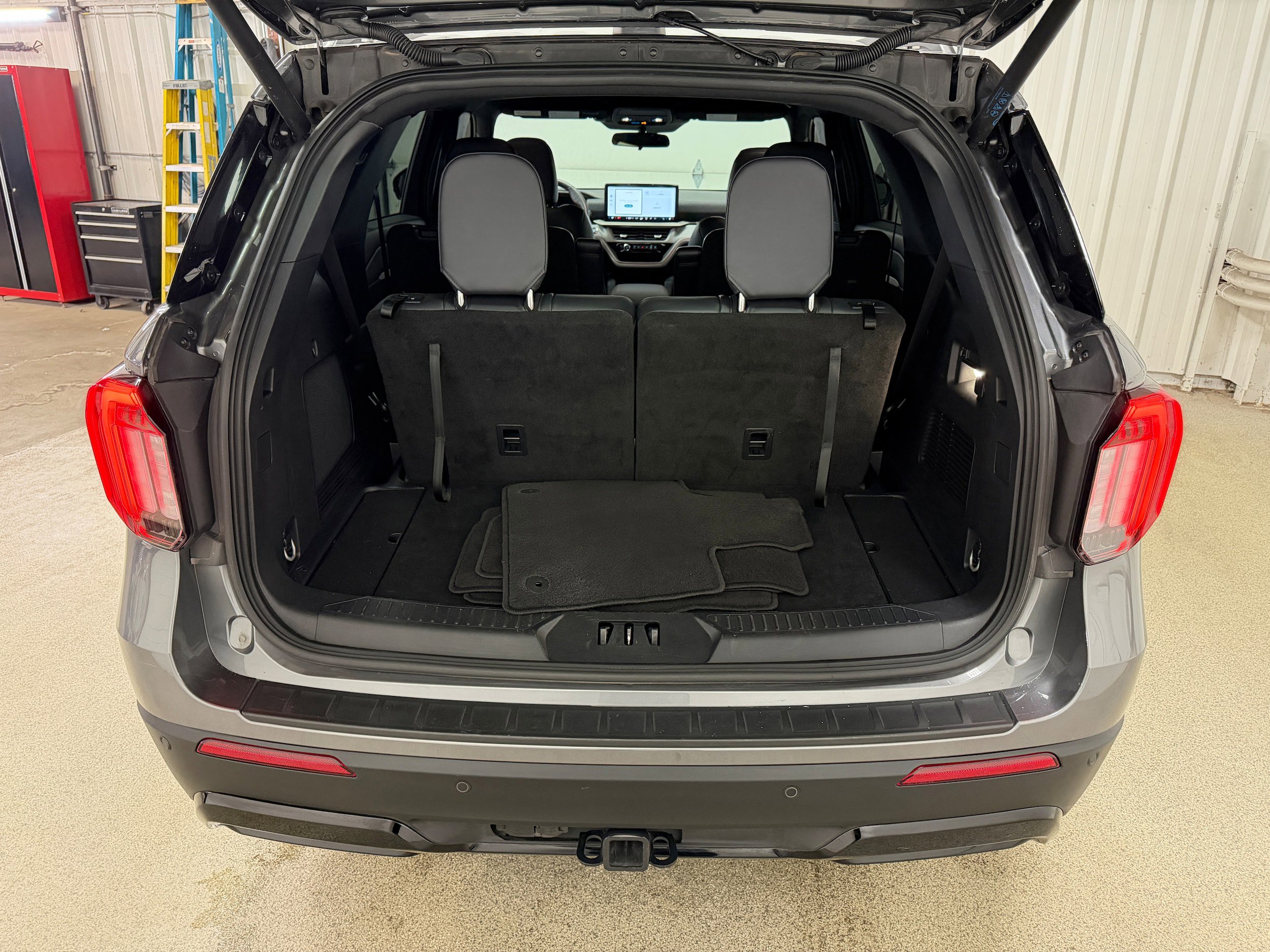 Certified 2025 Ford Explorer ST-Line AWD/4WD image 31